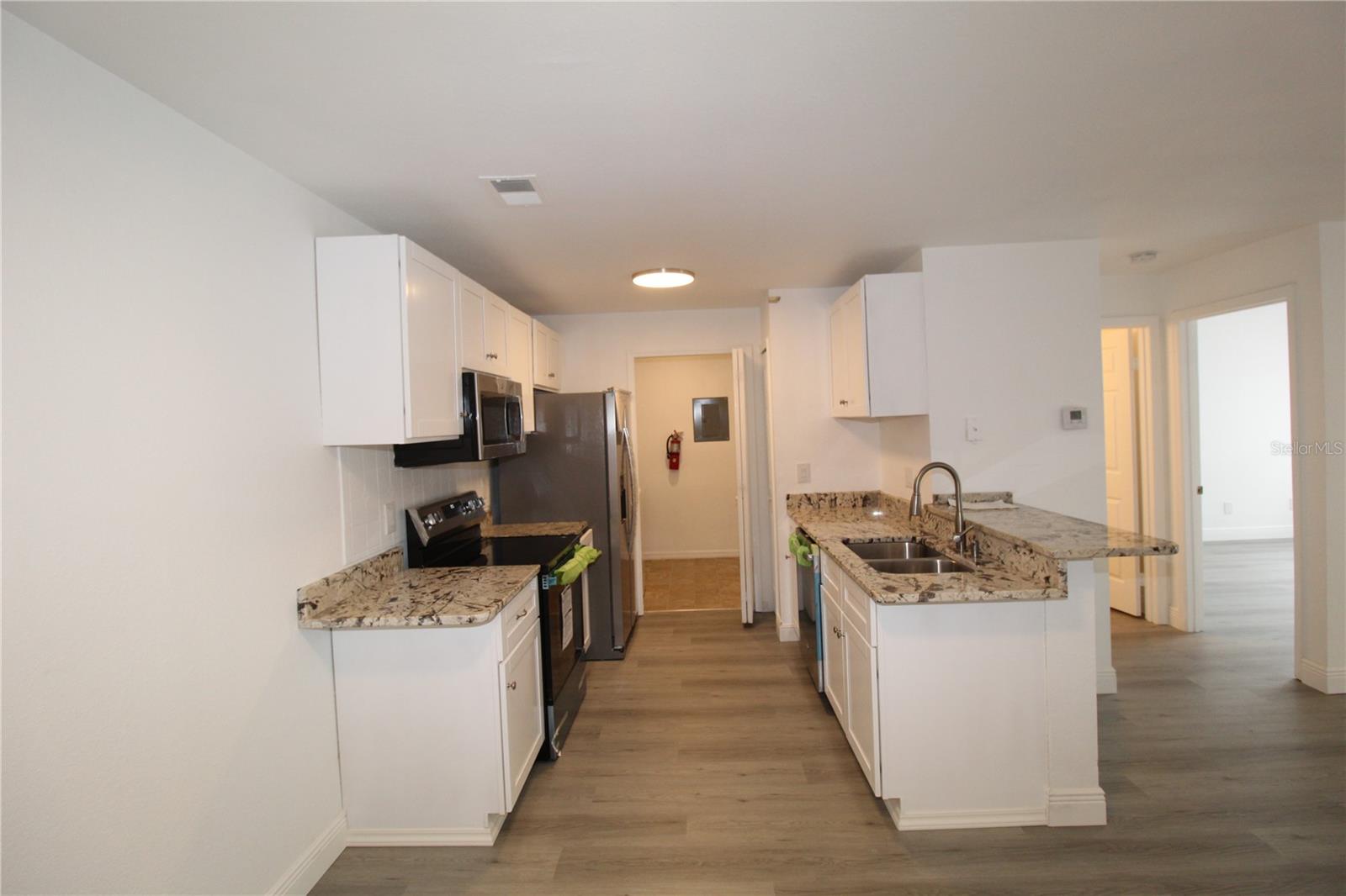 SANDLAKE PRIVATE RESIDENCES - Residential Lease