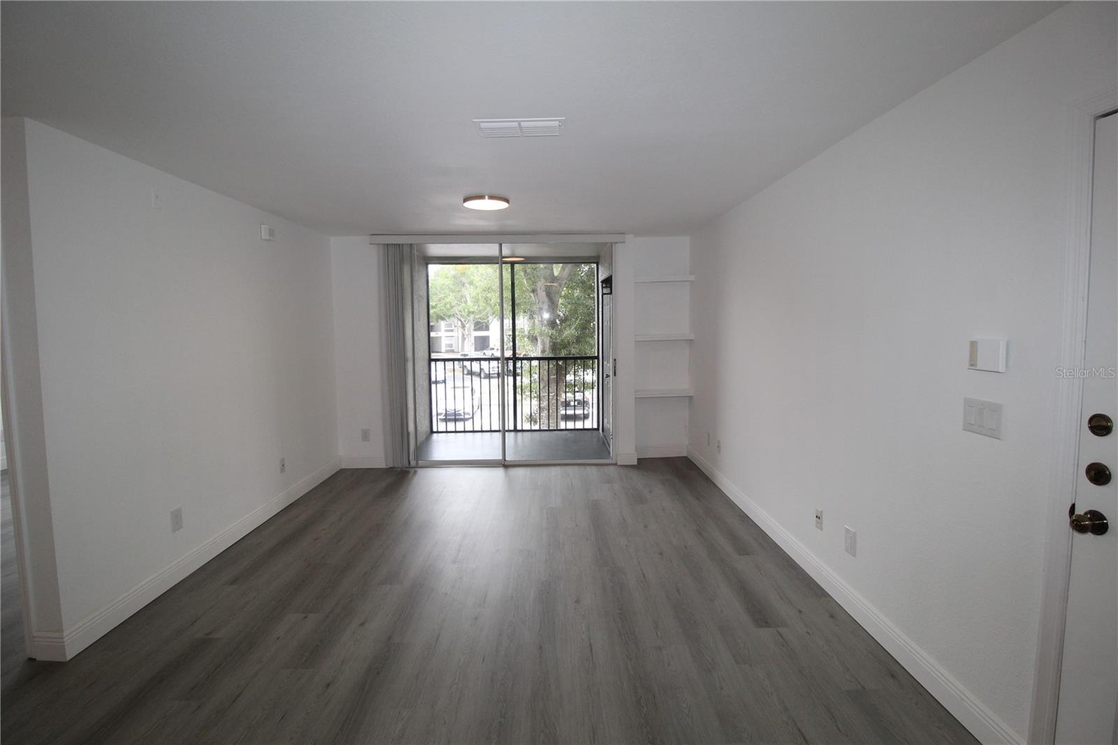 SANDLAKE PRIVATE RESIDENCES - Residential Lease