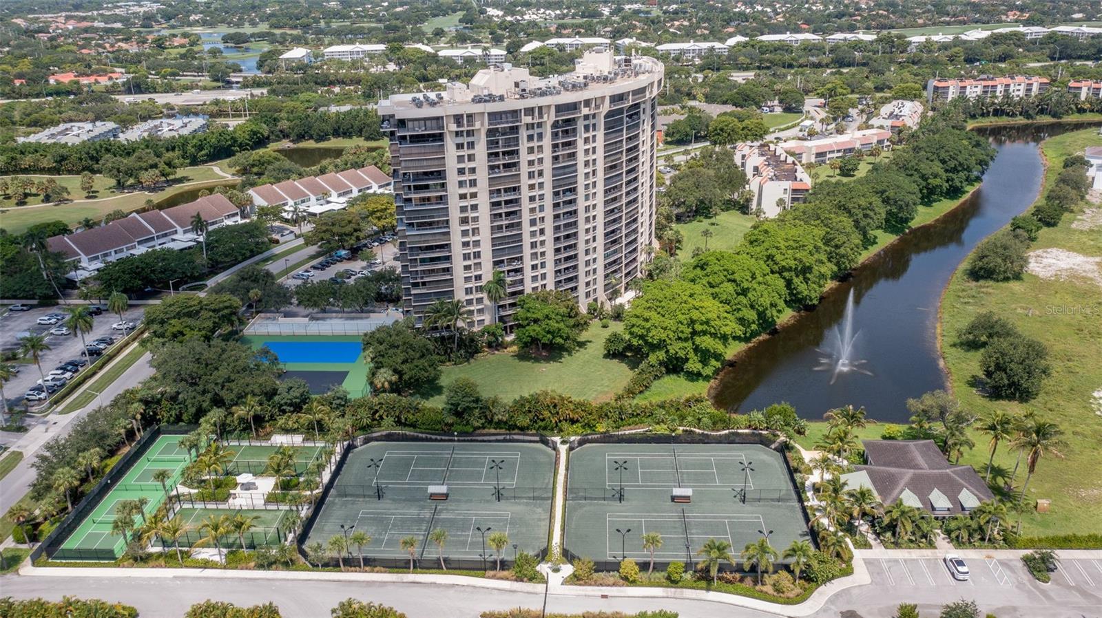 ENVOY CONDO - Residential