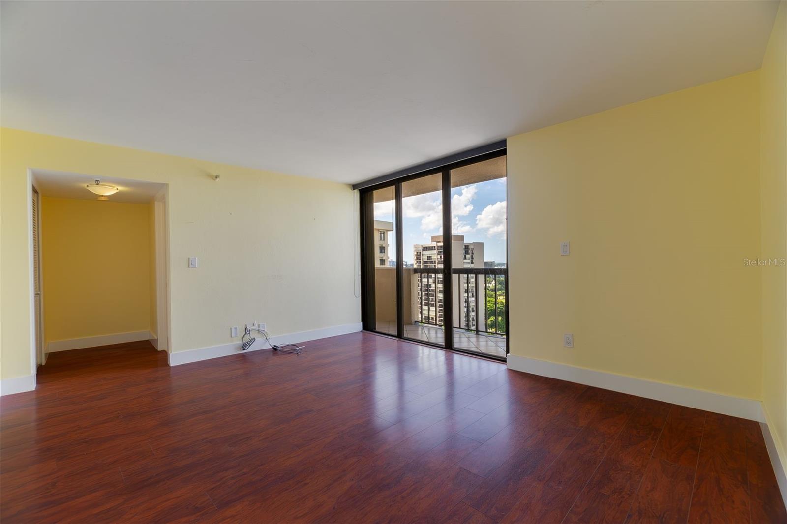 ENVOY CONDO - Residential
