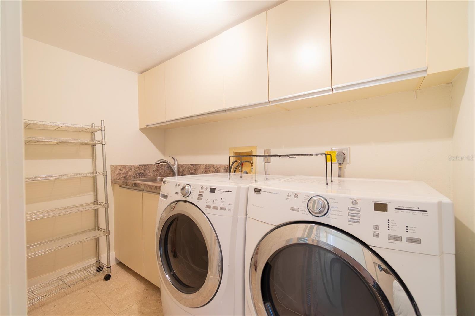 ENVOY CONDO - Residential