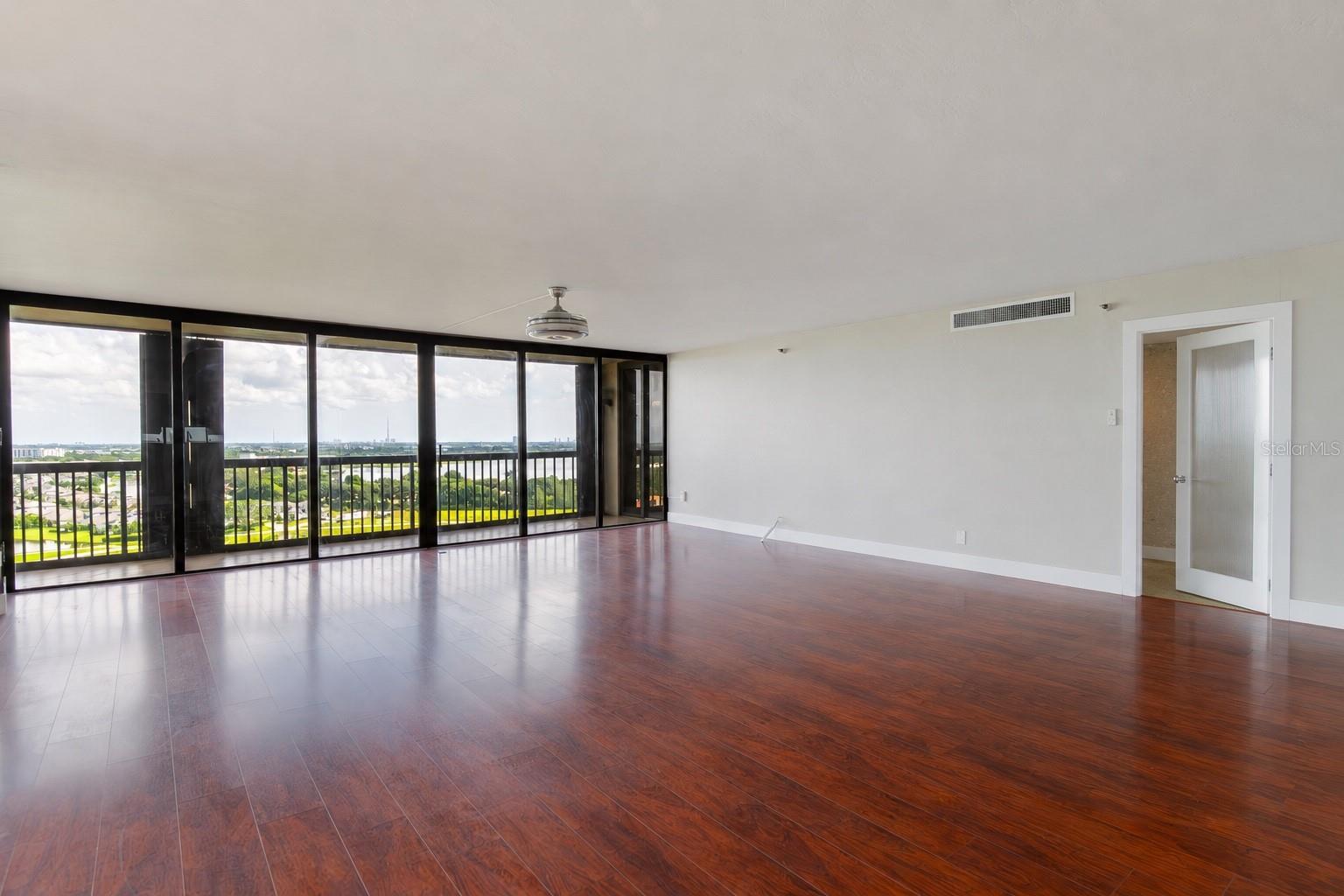 ENVOY CONDO - Residential