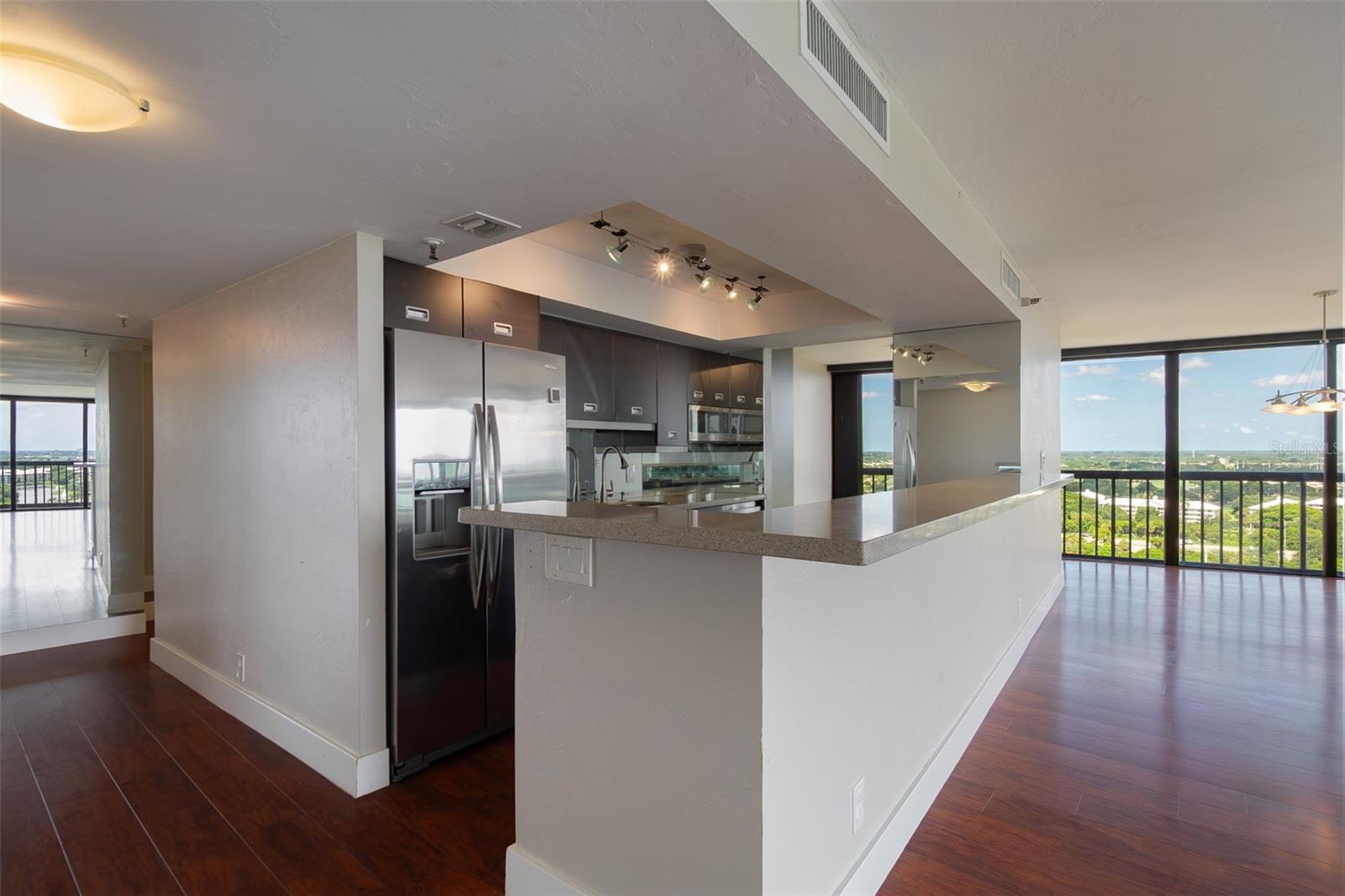ENVOY CONDO - Residential