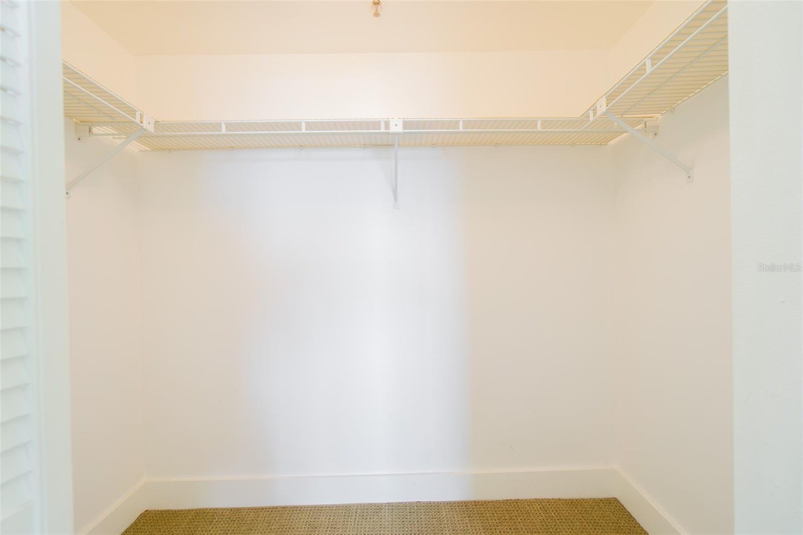 ENVOY CONDO - Residential