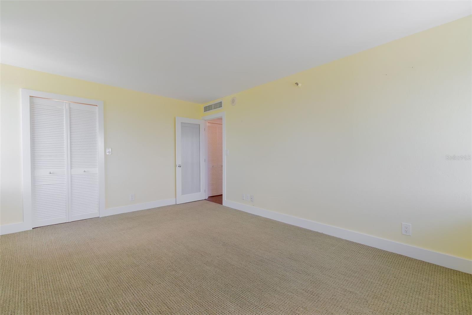 ENVOY CONDO - Residential