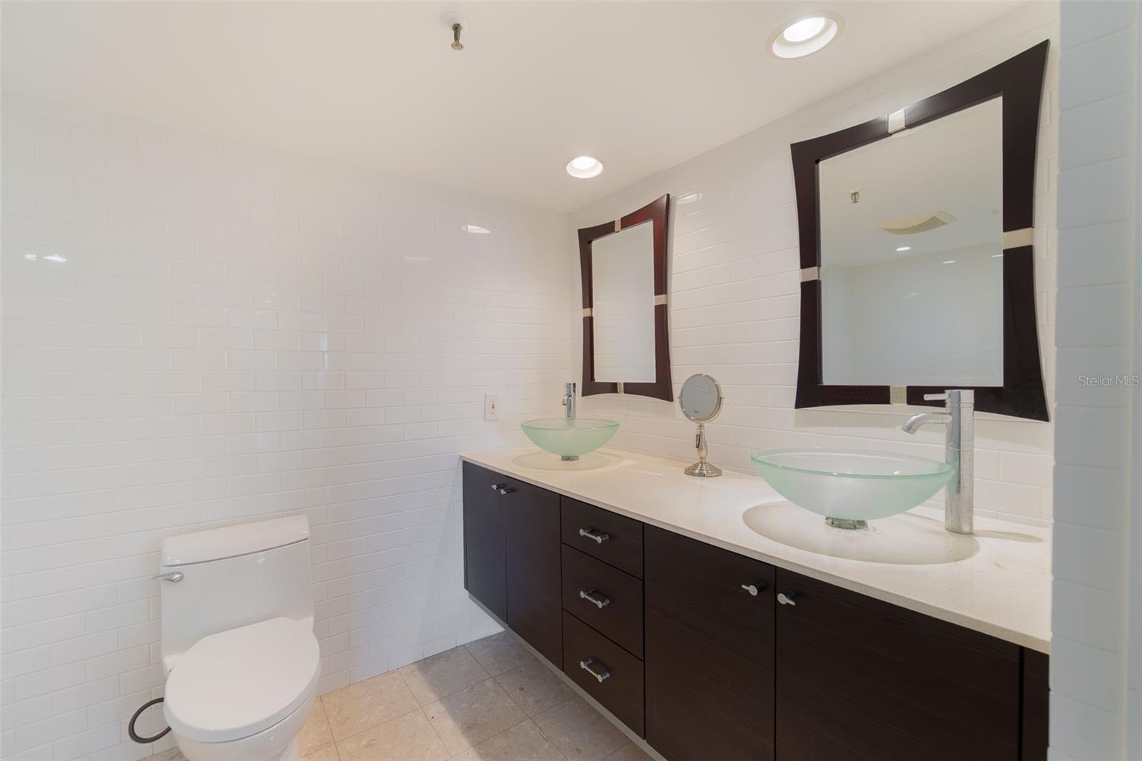 ENVOY CONDO - Residential