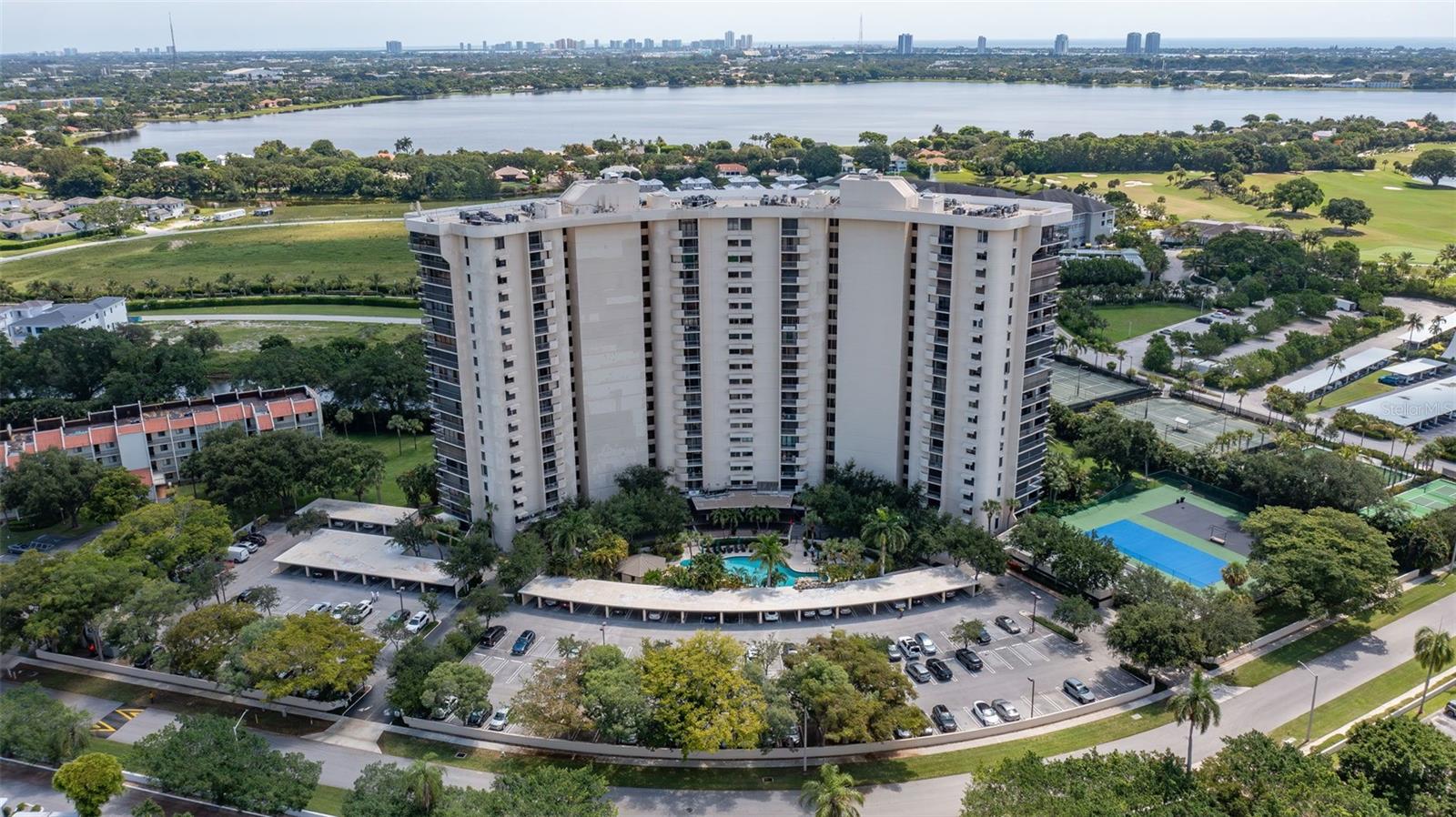 ENVOY CONDO - Residential