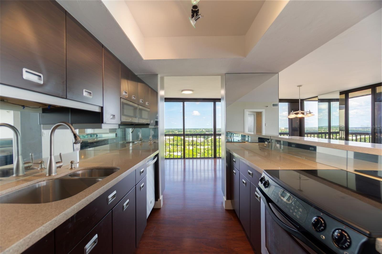 ENVOY CONDO - Residential