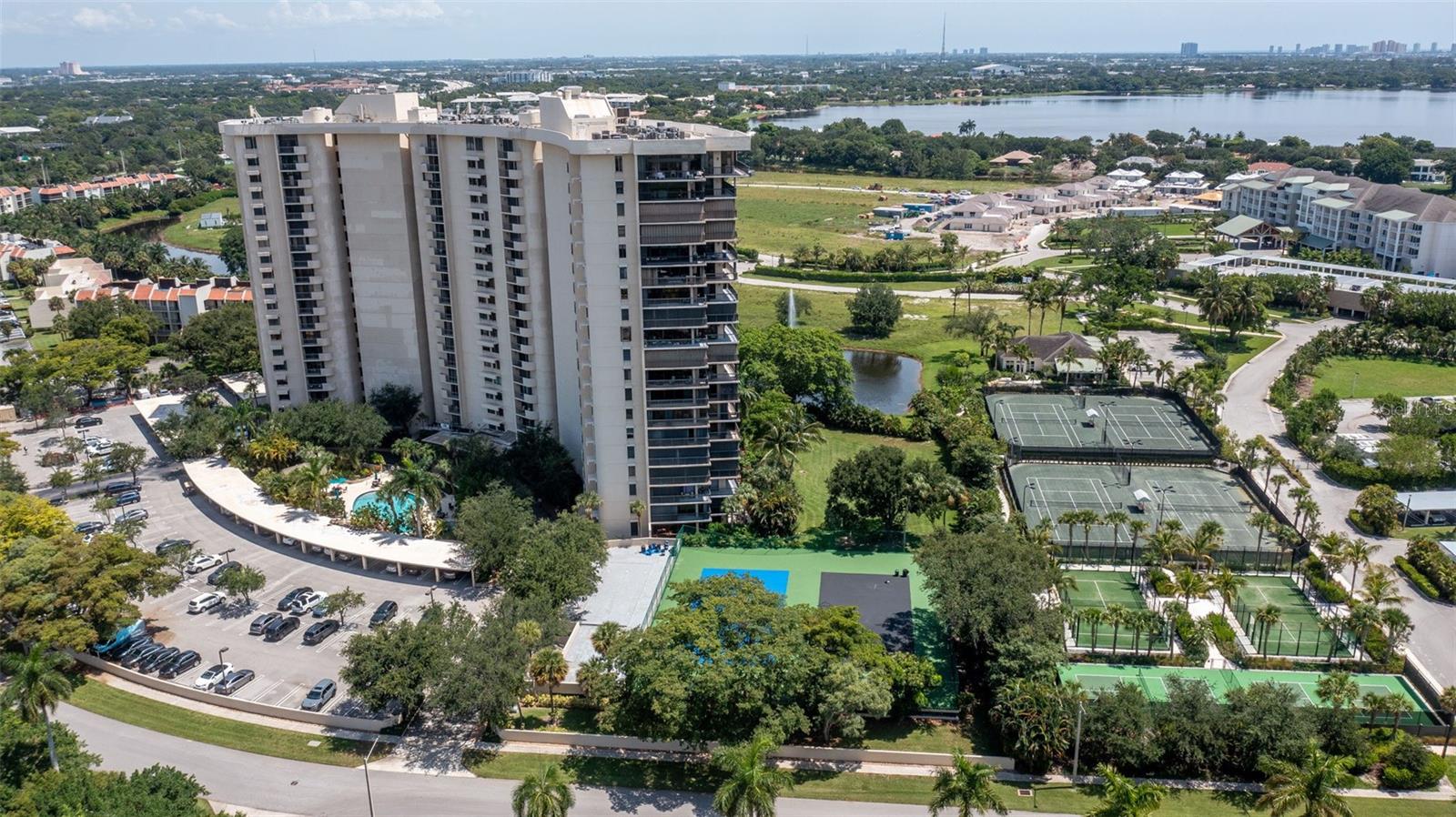 ENVOY CONDO - Residential
