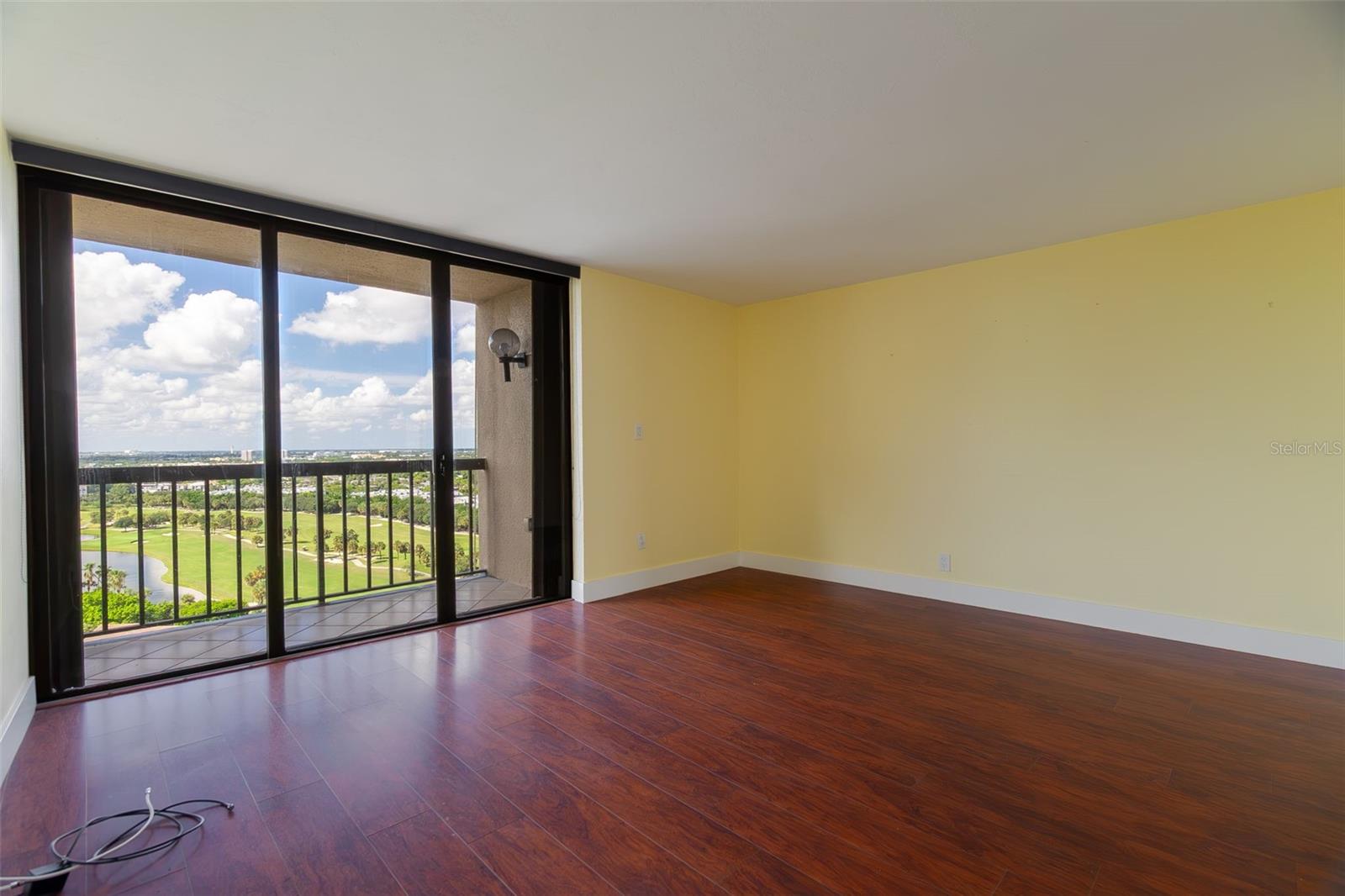 ENVOY CONDO - Residential