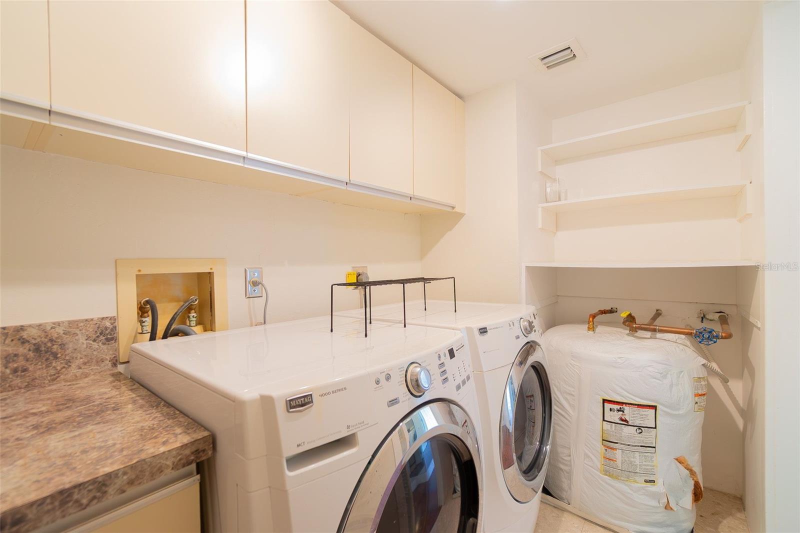 ENVOY CONDO - Residential