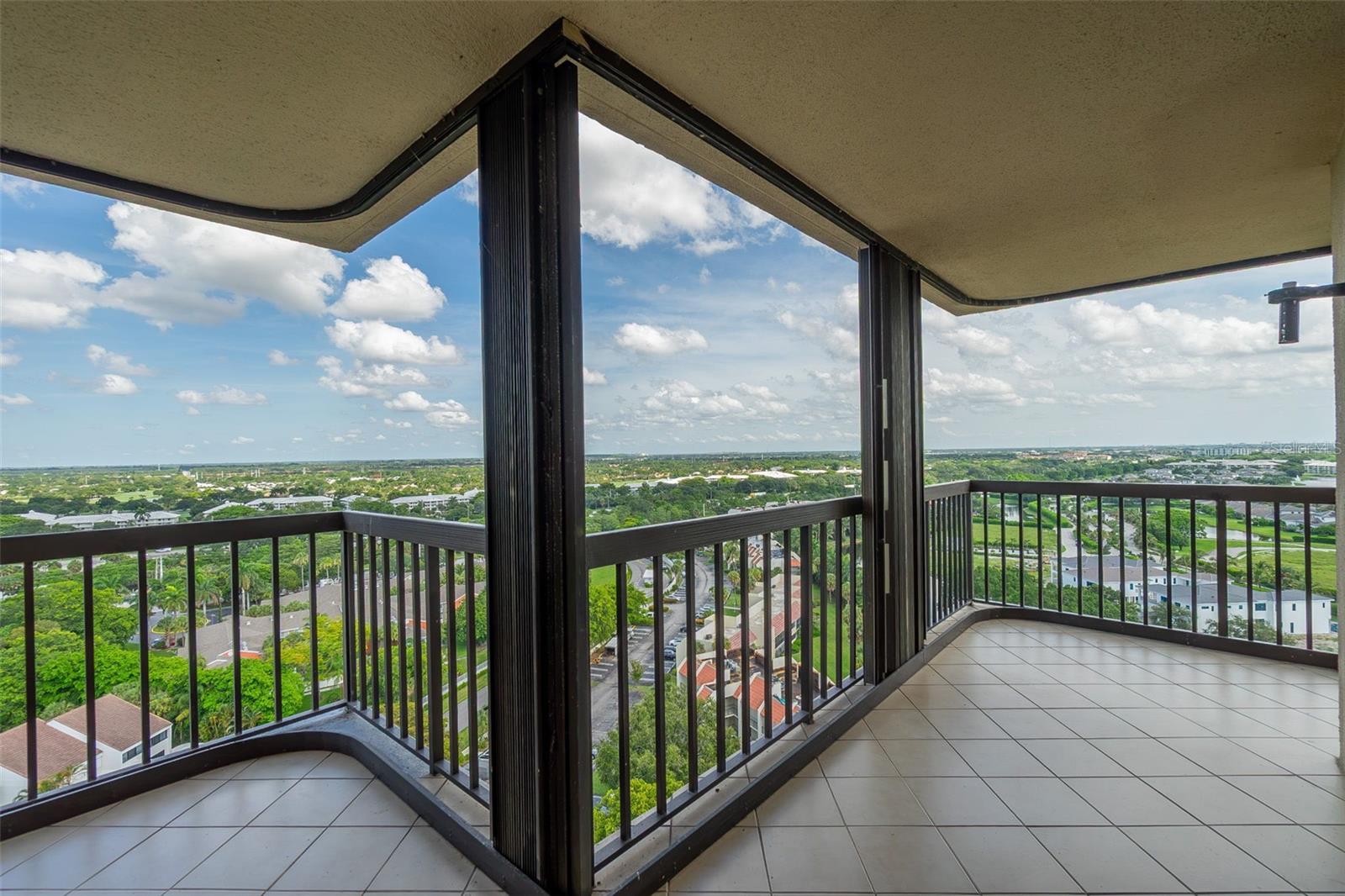 ENVOY CONDO - Residential
