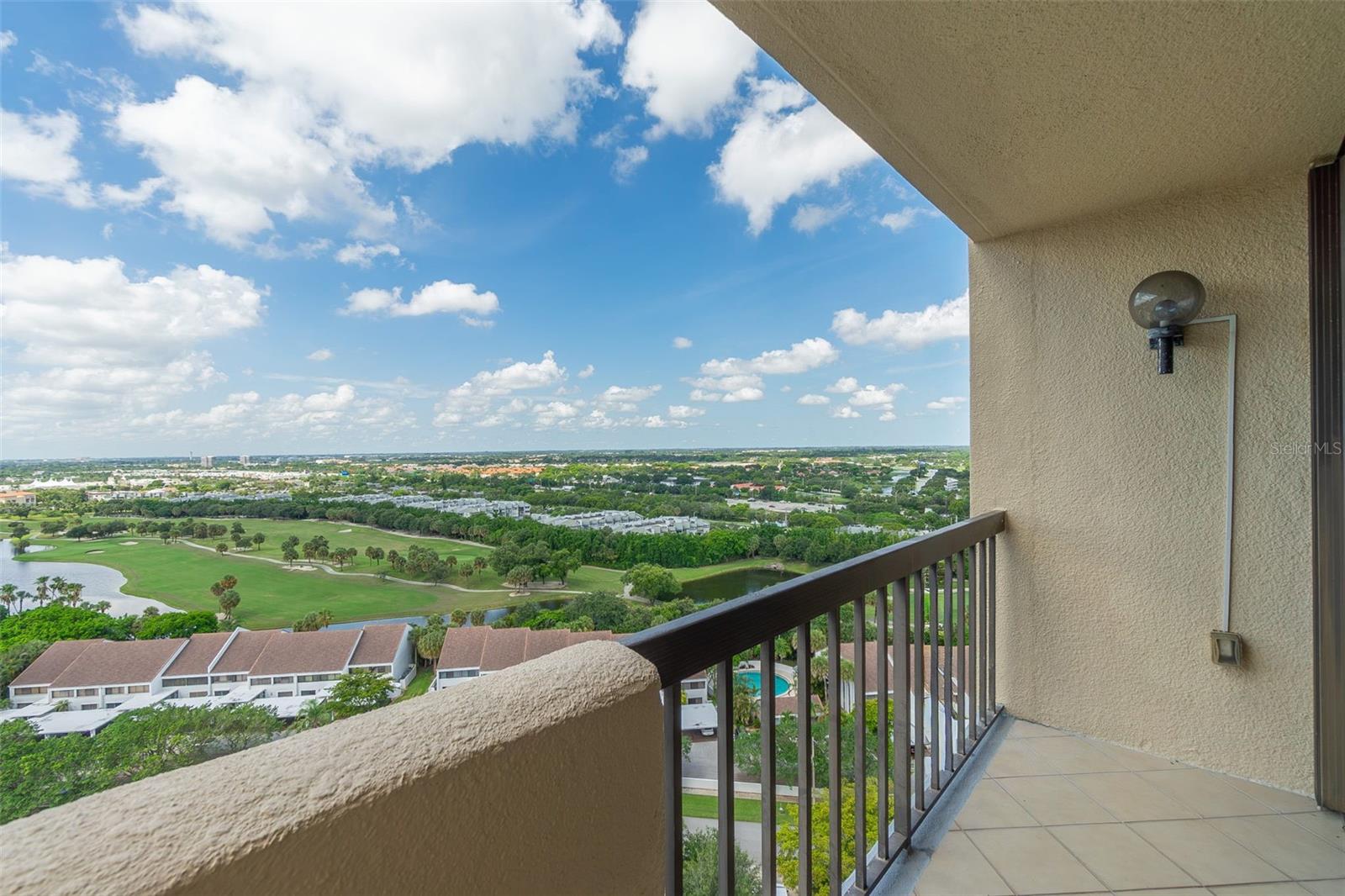 ENVOY CONDO - Residential