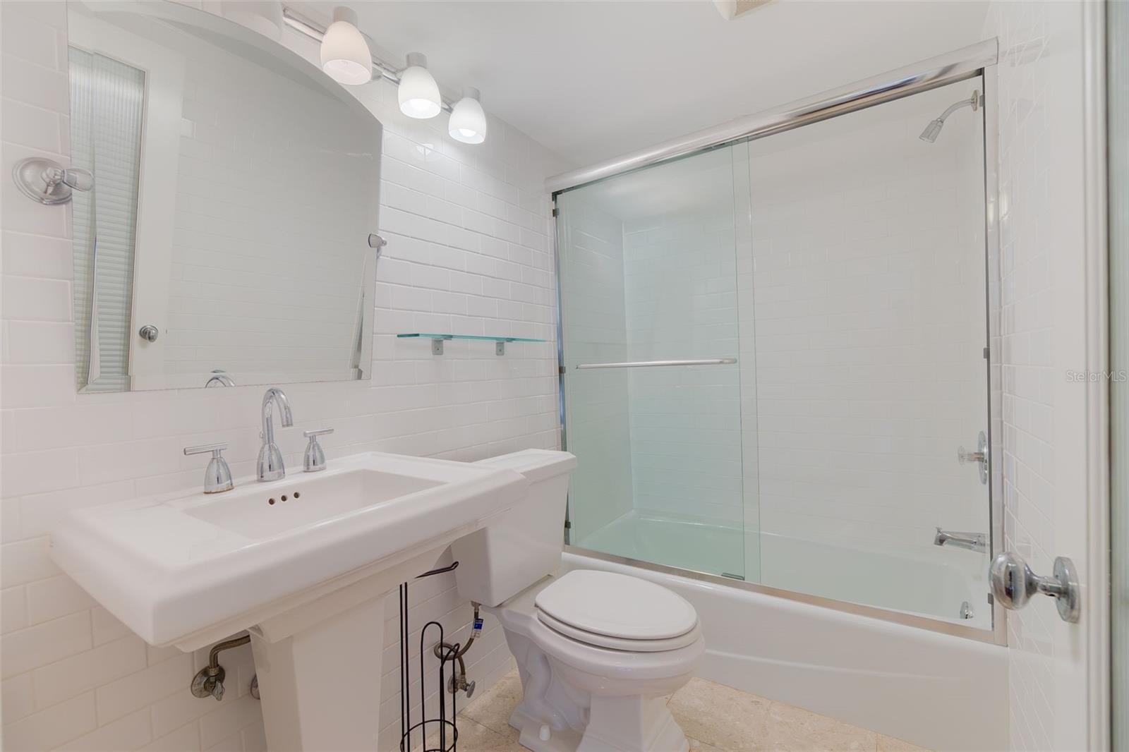 ENVOY CONDO - Residential