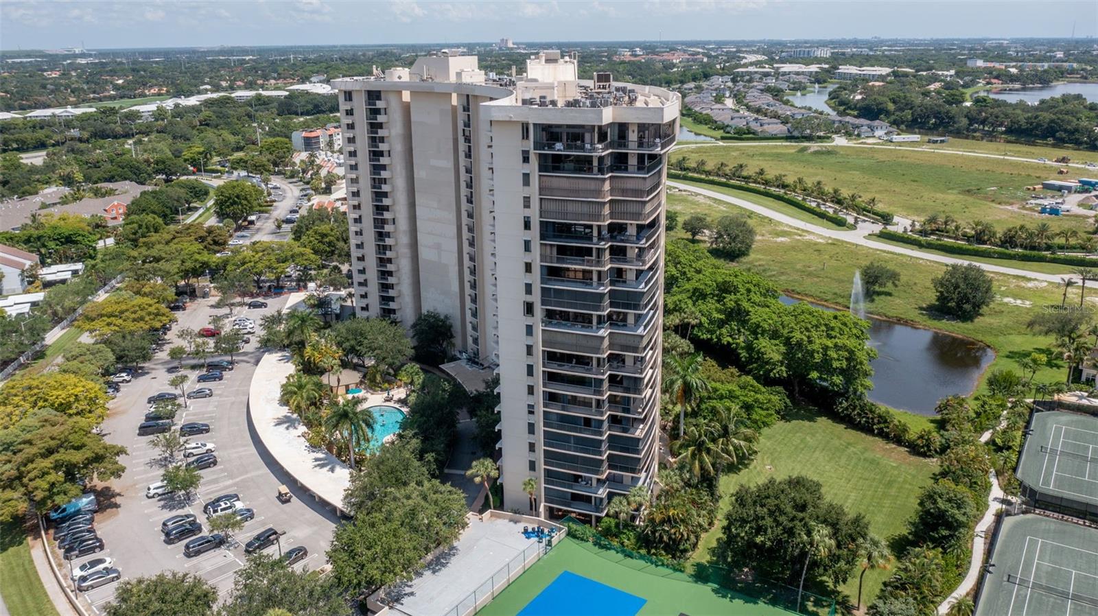 ENVOY CONDO - Residential