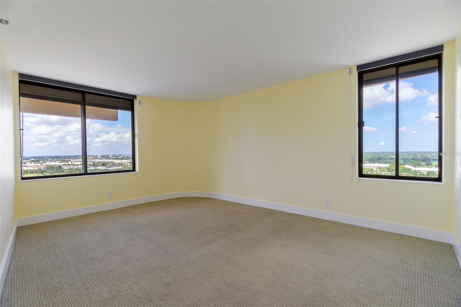 ENVOY CONDO - Residential