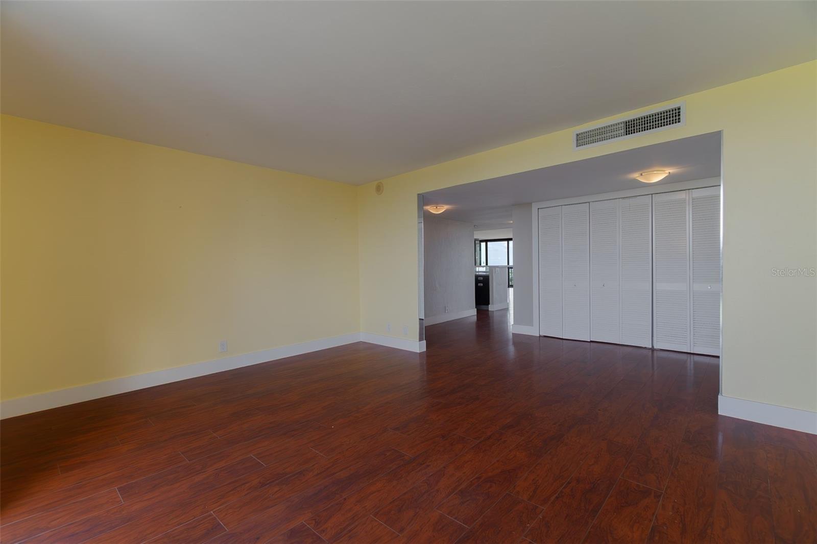 ENVOY CONDO - Residential