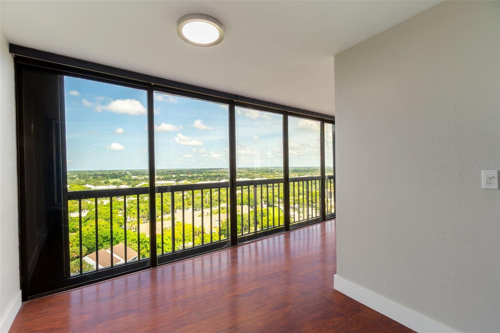 ENVOY CONDO - Residential