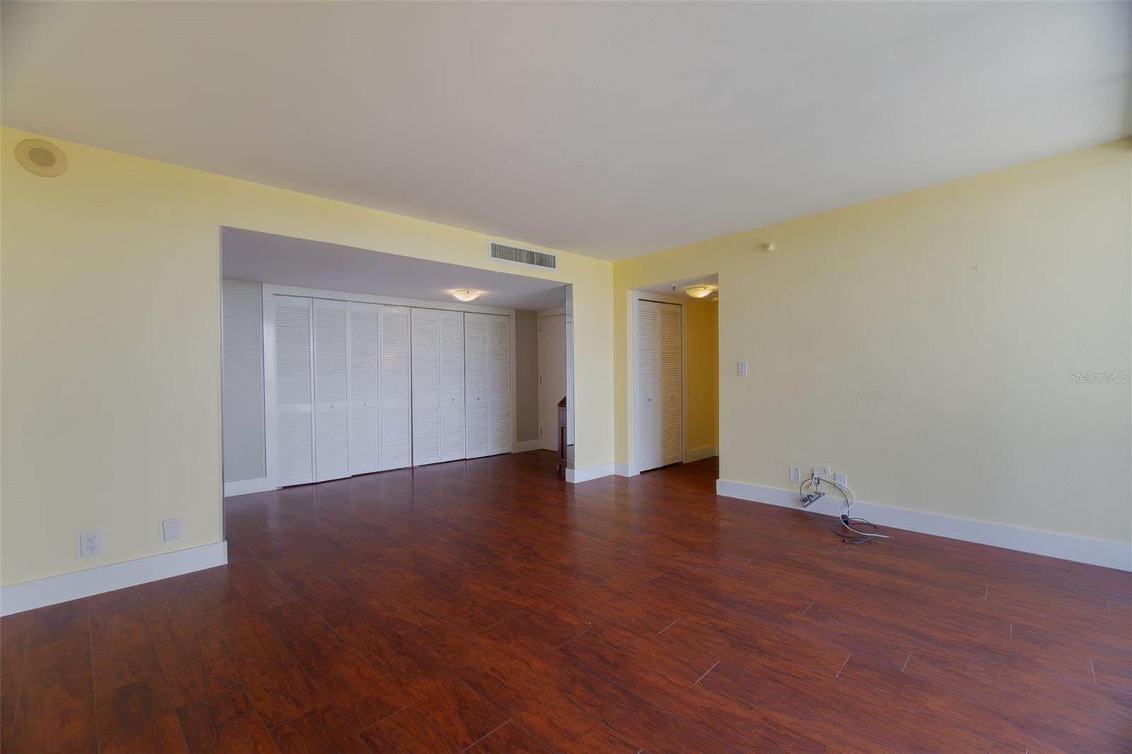 ENVOY CONDO - Residential