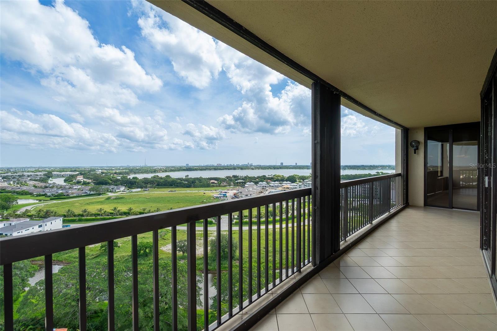ENVOY CONDO - Residential