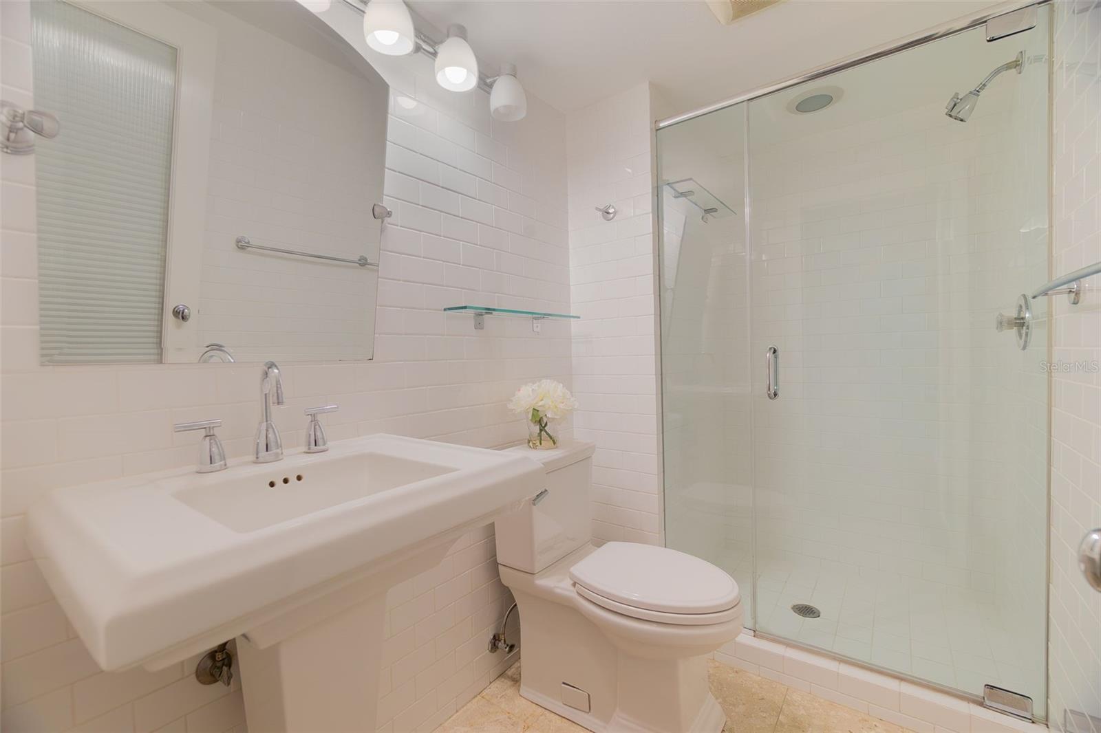 ENVOY CONDO - Residential