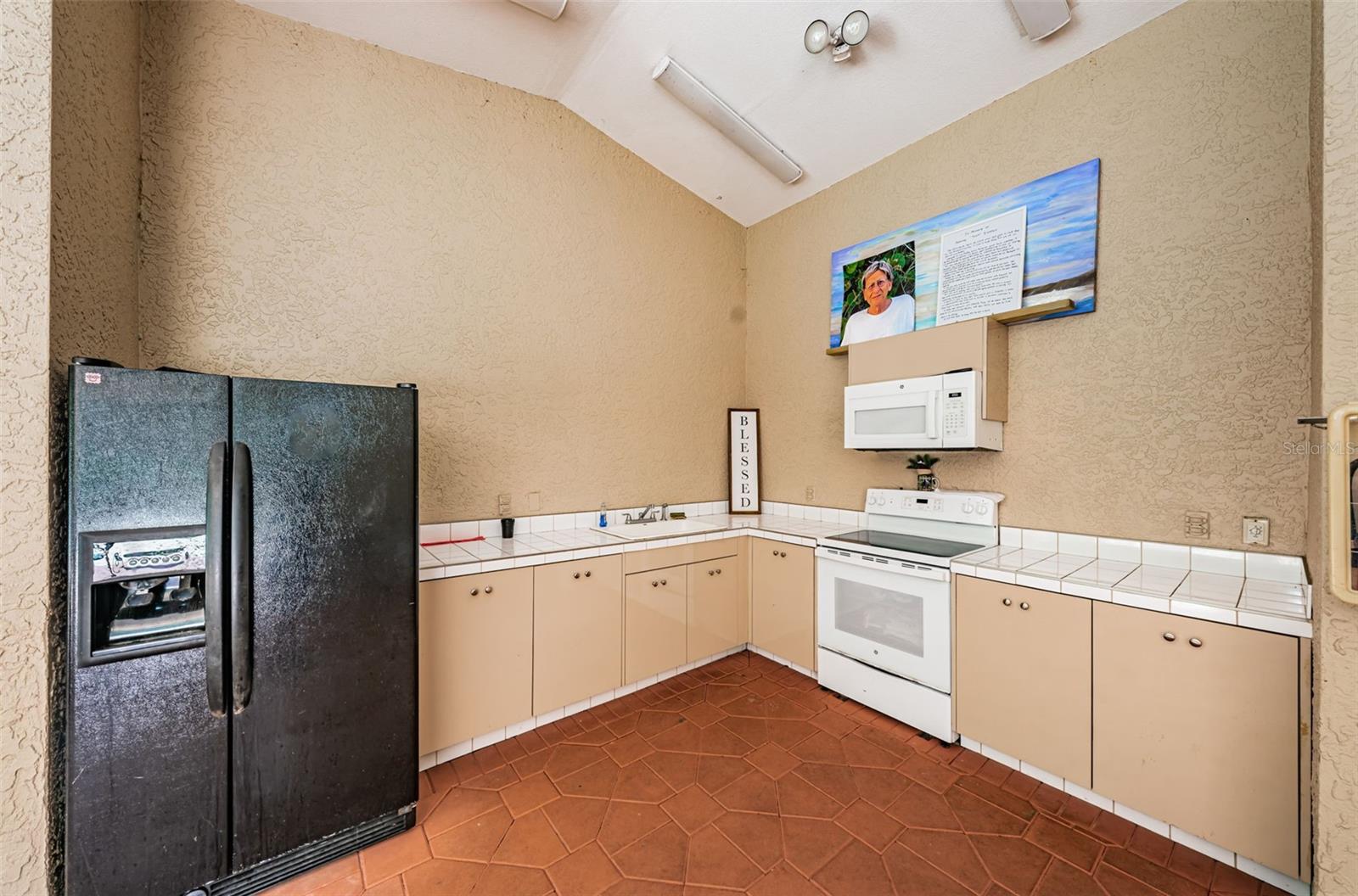 LOS PRADOS CONDO - Residential