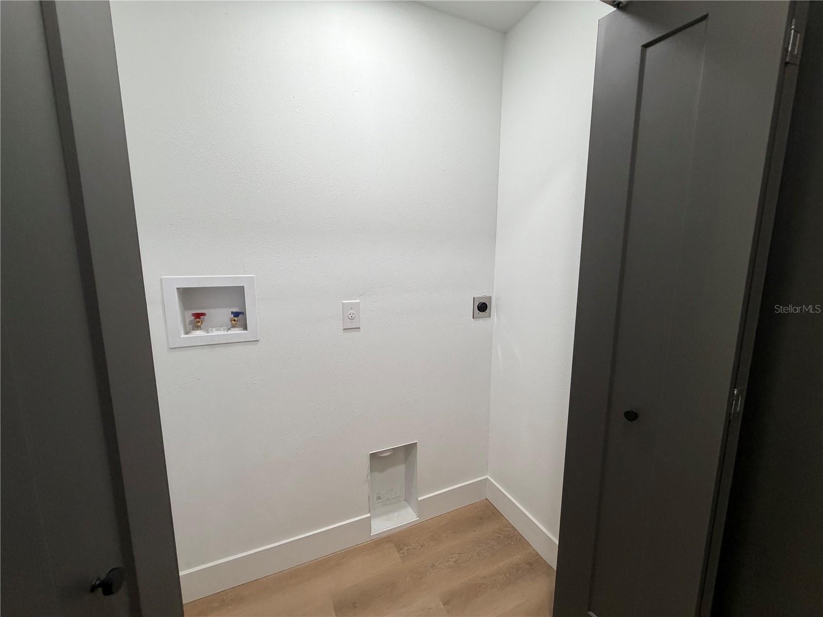 LAKEWOOD ESTATES SEC B - Residential