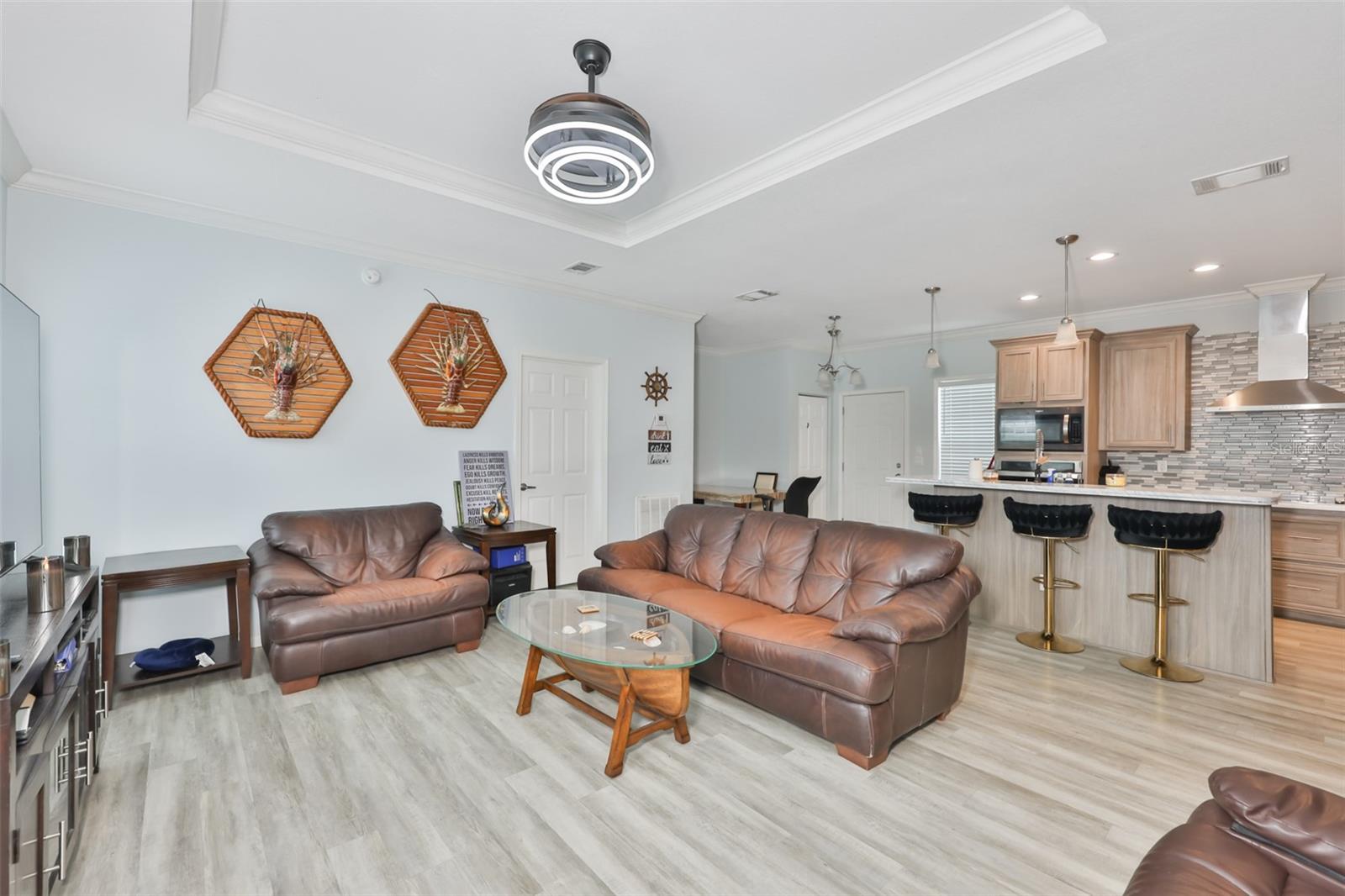 LARGO LAKE VILLAS - Residential