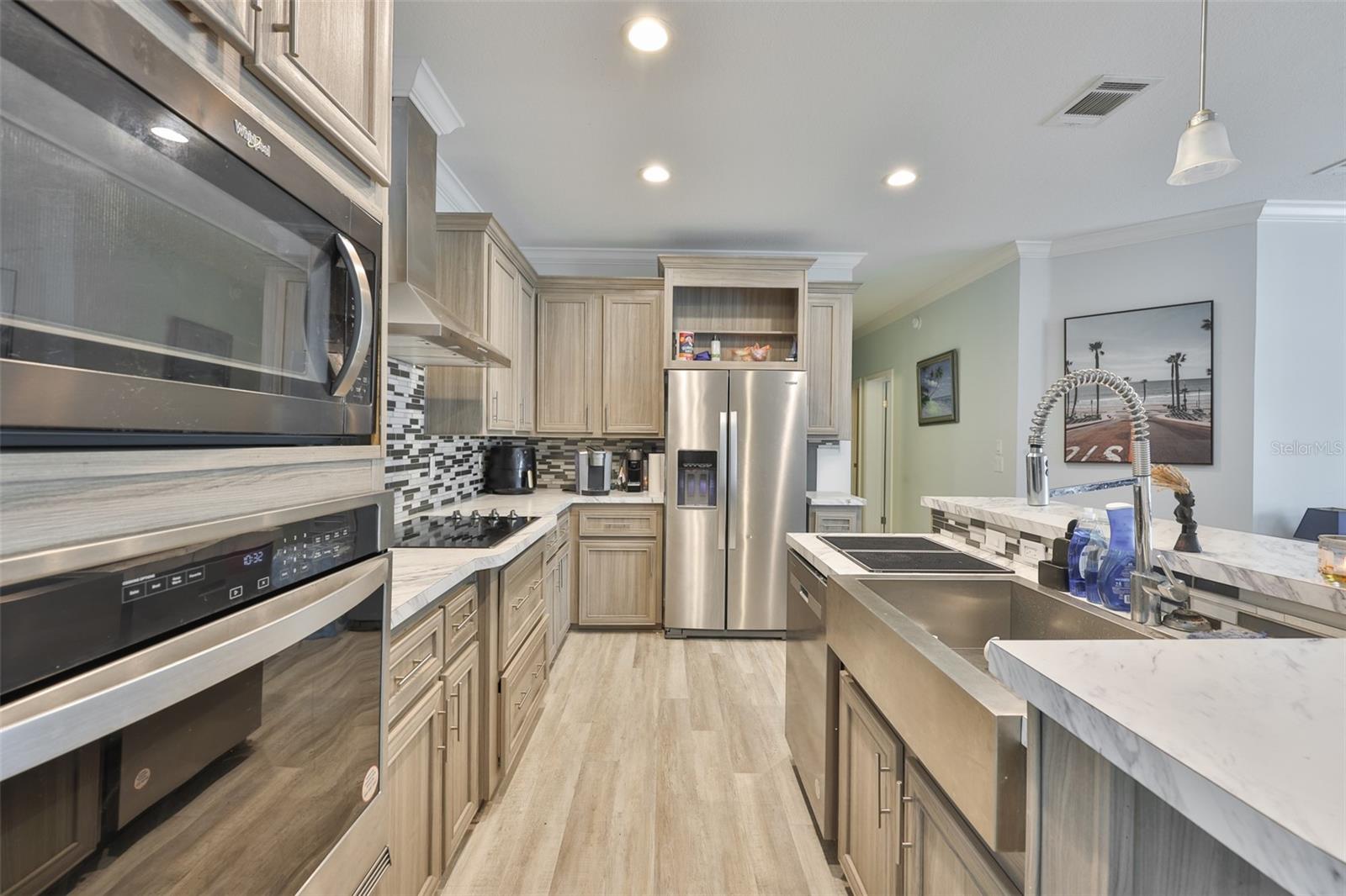 LARGO LAKE VILLAS - Residential