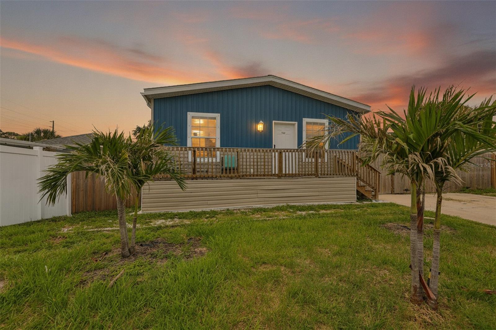 LARGO LAKE VILLAS - Residential