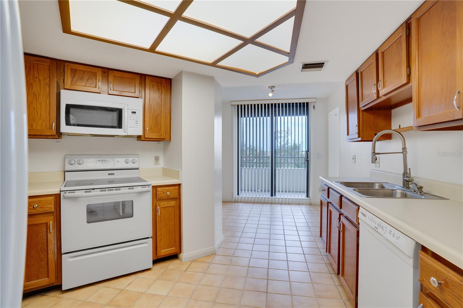 PELICAN BAY YACHT CLUB CONDO BLDG B - Residential