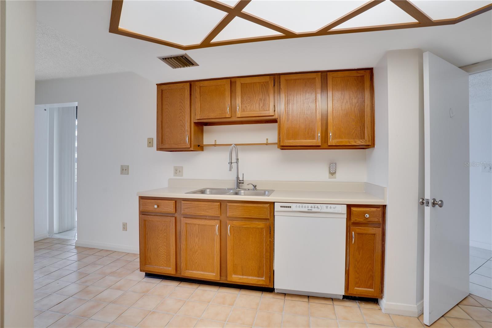 PELICAN BAY YACHT CLUB CONDO BLDG B - Residential