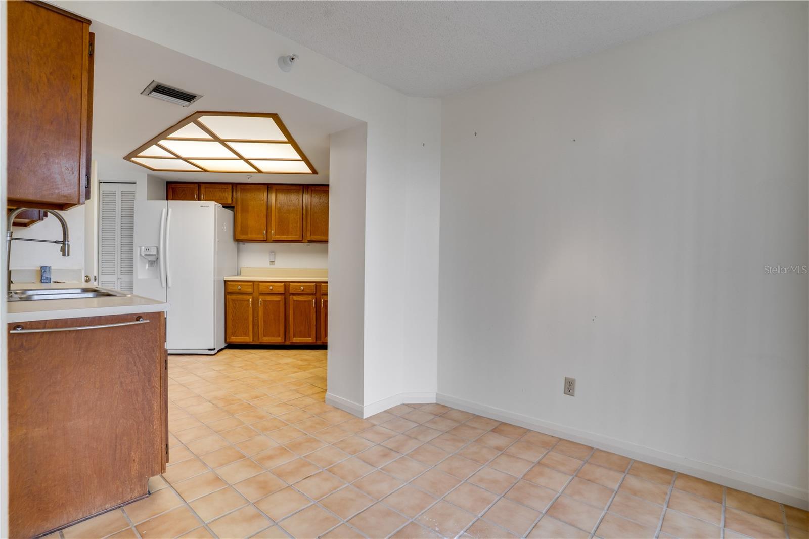 PELICAN BAY YACHT CLUB CONDO BLDG B - Residential