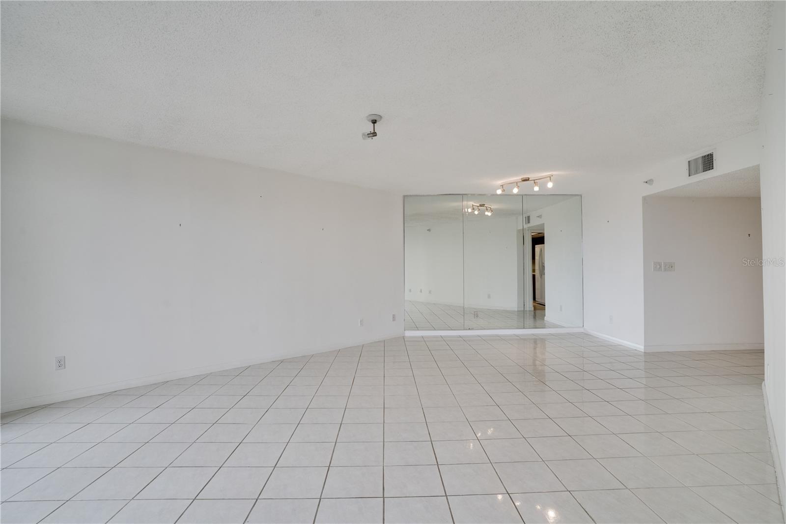 PELICAN BAY YACHT CLUB CONDO BLDG B - Residential