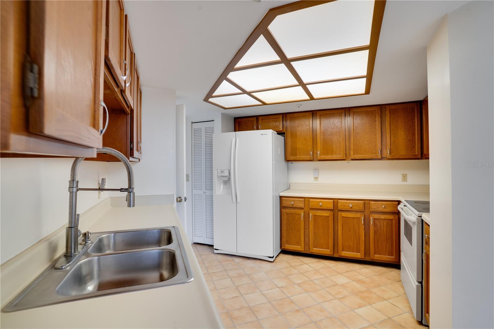 PELICAN BAY YACHT CLUB CONDO BLDG B - Residential