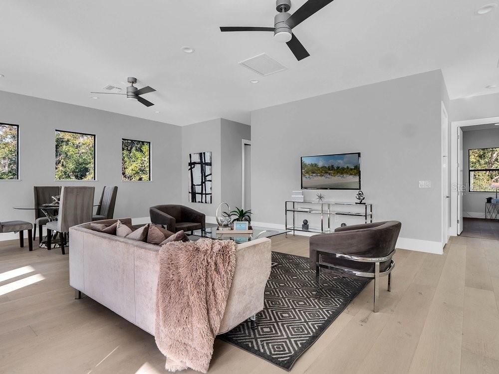 BAY HILL - Residential