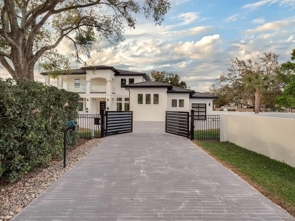 BAY HILL - Residential