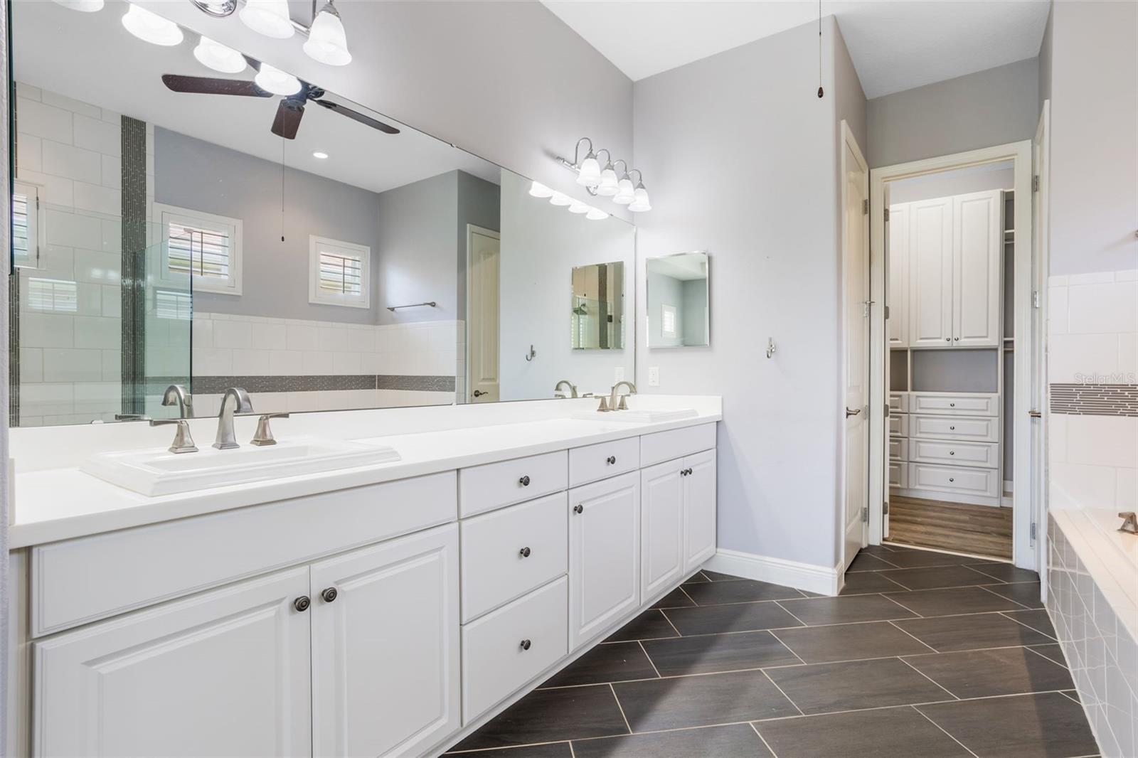 CASCADES/GROVELAND PH 4-1 - Residential