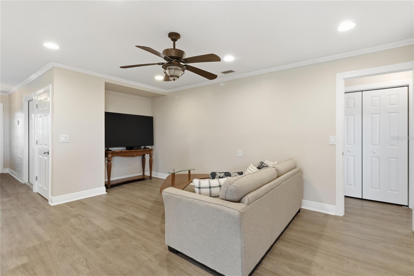 DIXIE SHORES UNIT 1 REPLAT - Residential