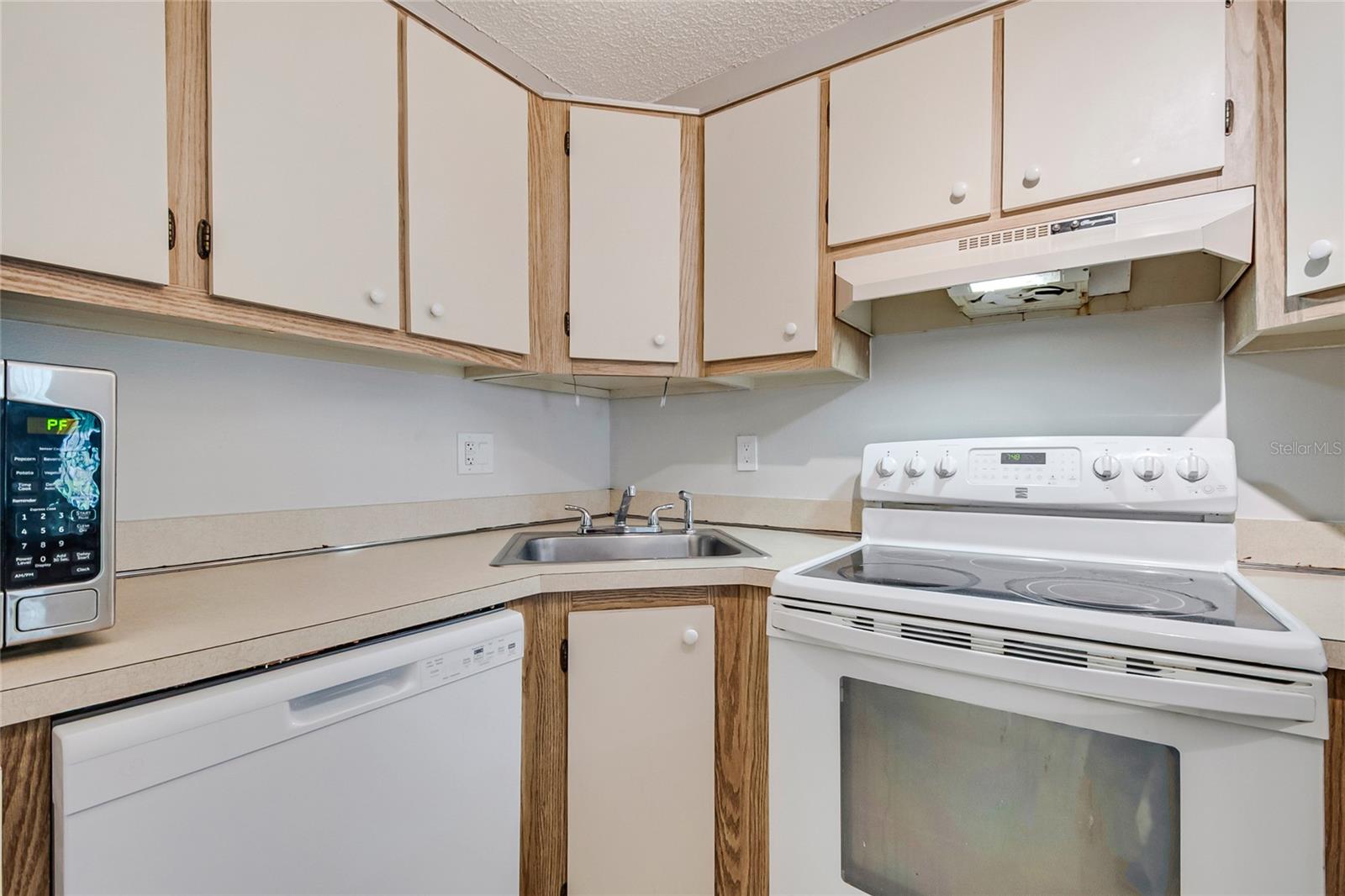 CLUB AT ORLANDO CONDO PH 1 - Residential