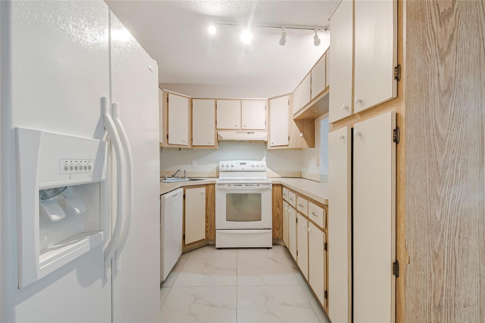 CLUB AT ORLANDO CONDO PH 1 - Residential