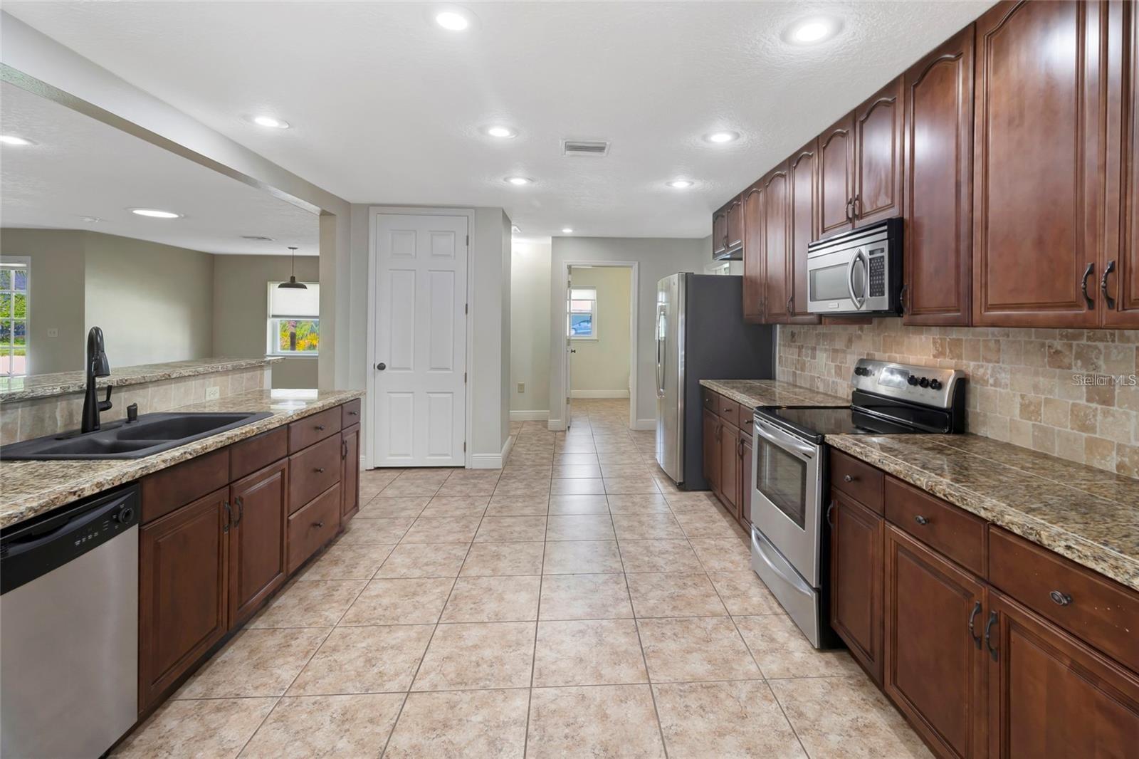 ANNIE L BERRY SUB - Residential Lease