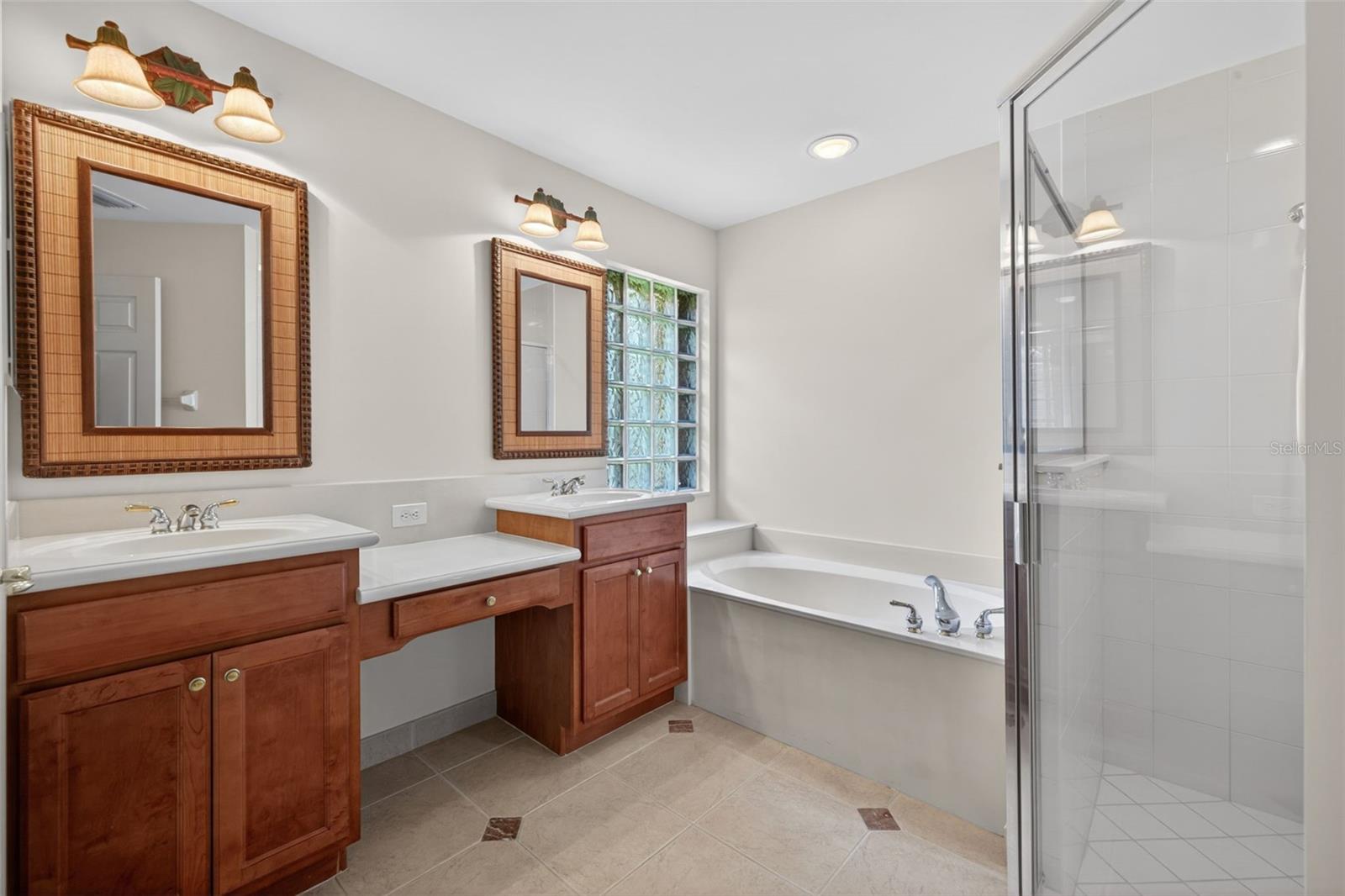 SATURNIA LAKES 3 - Residential