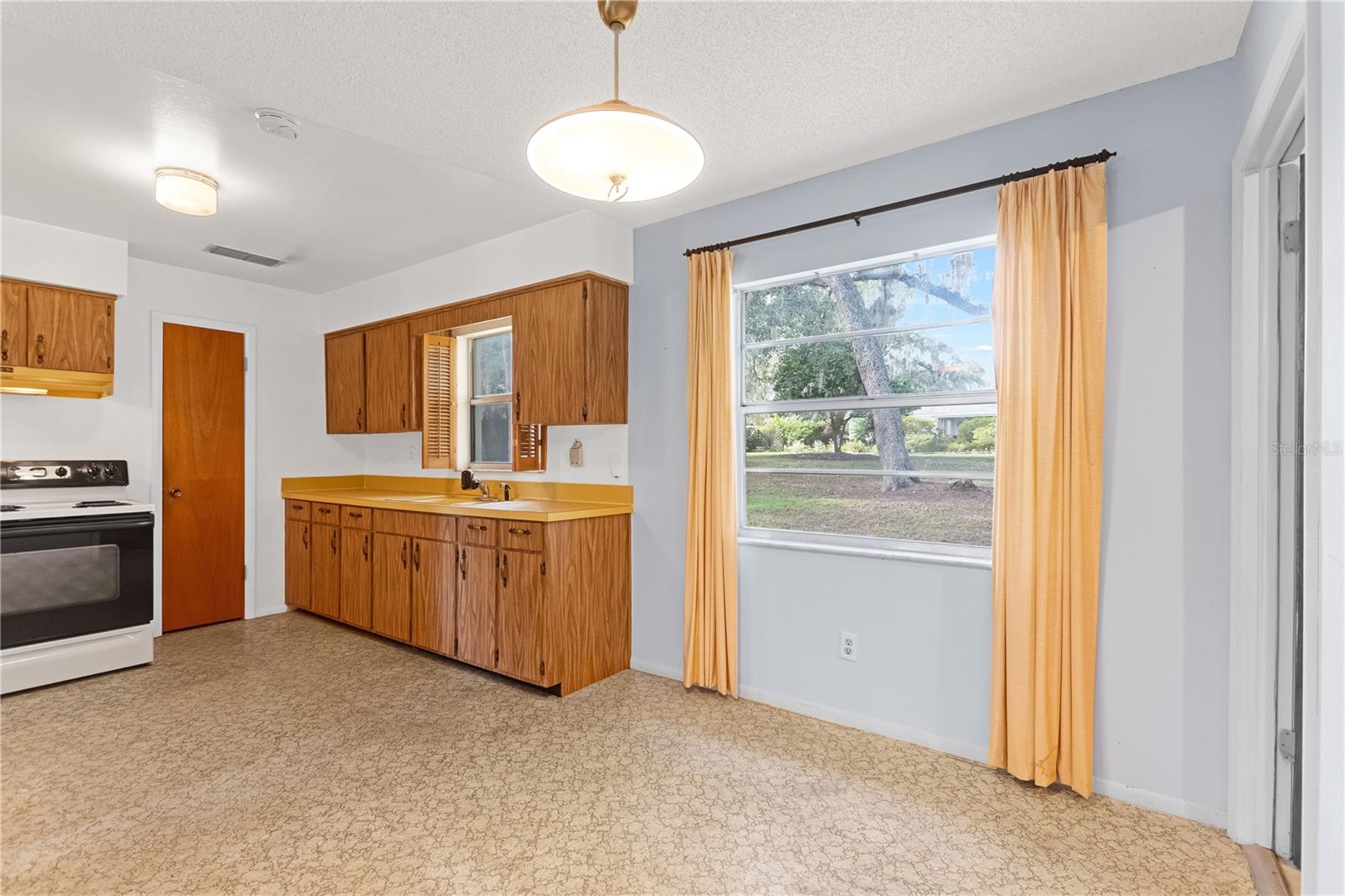 CRYSTAL LAKE WINTER HOMES - Residential