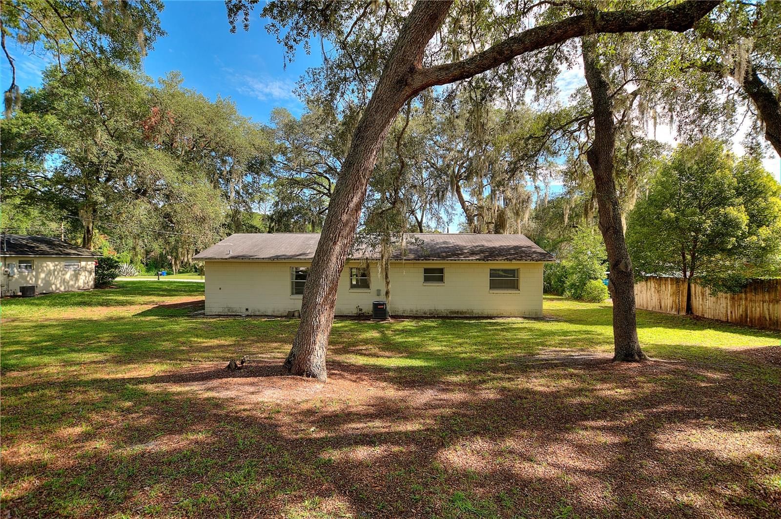 CRYSTAL LAKE WINTER HOMES - Residential