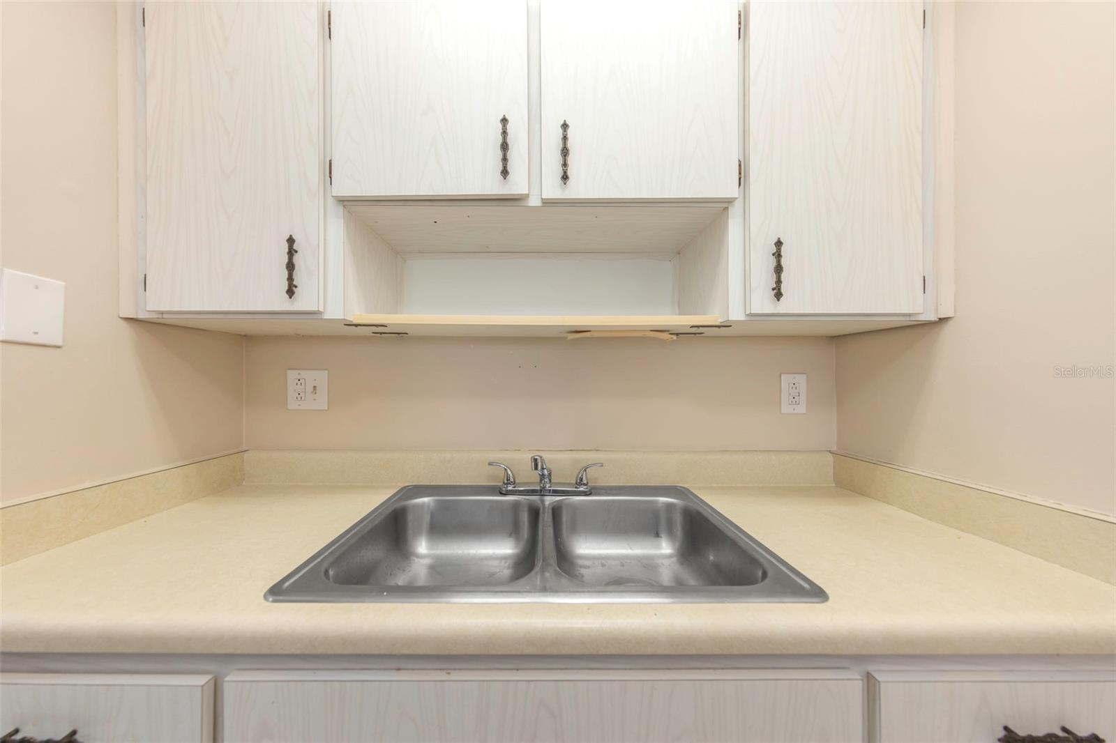 HILL CREST VILLAS - Residential