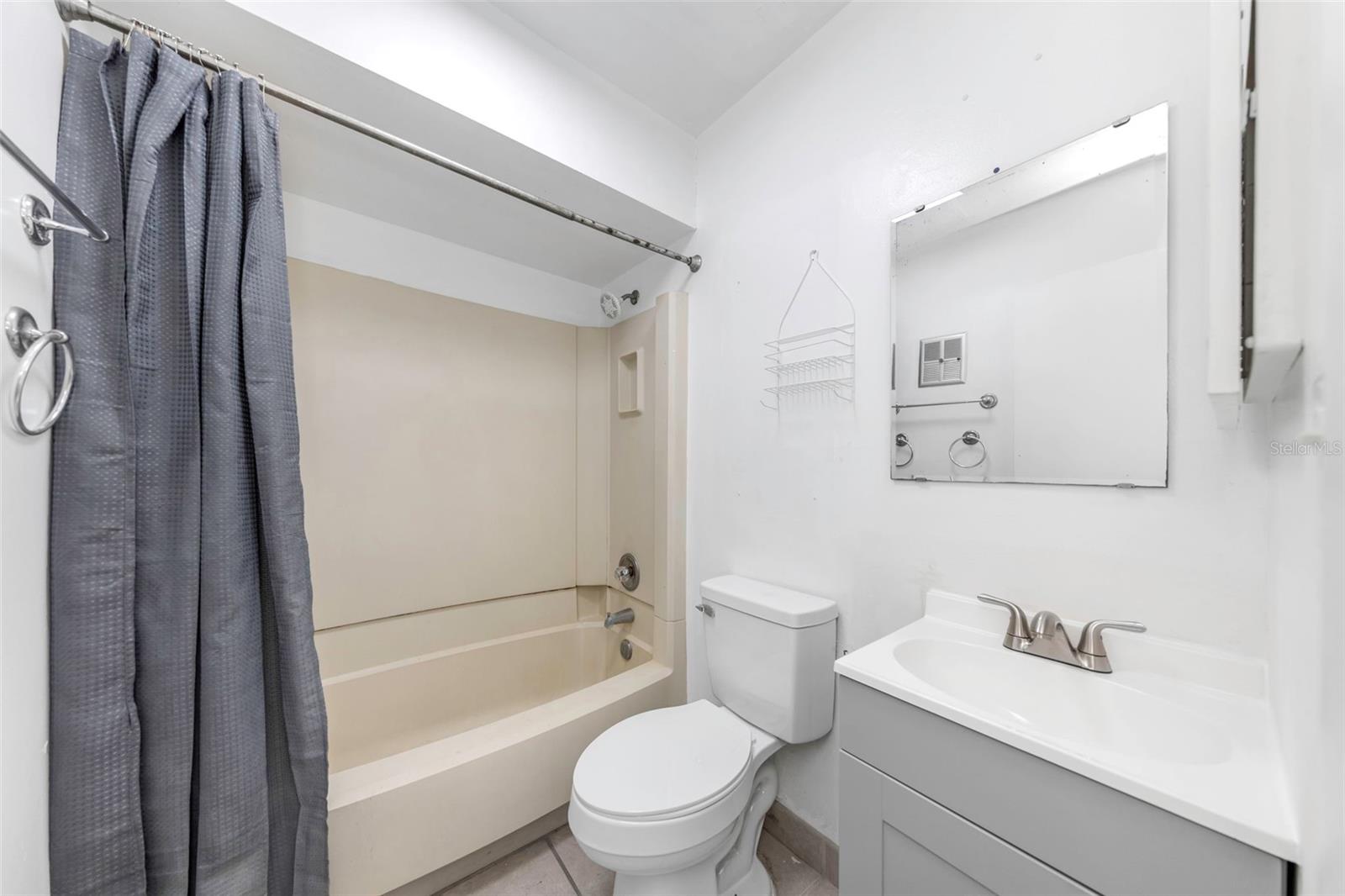 HILL CREST VILLAS - Residential