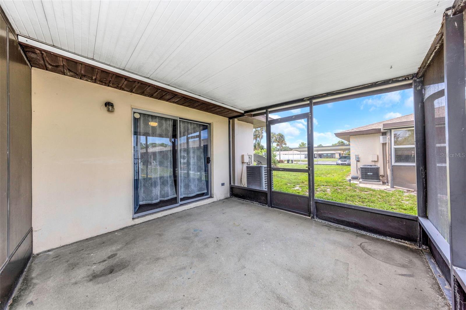HILL CREST VILLAS - Residential