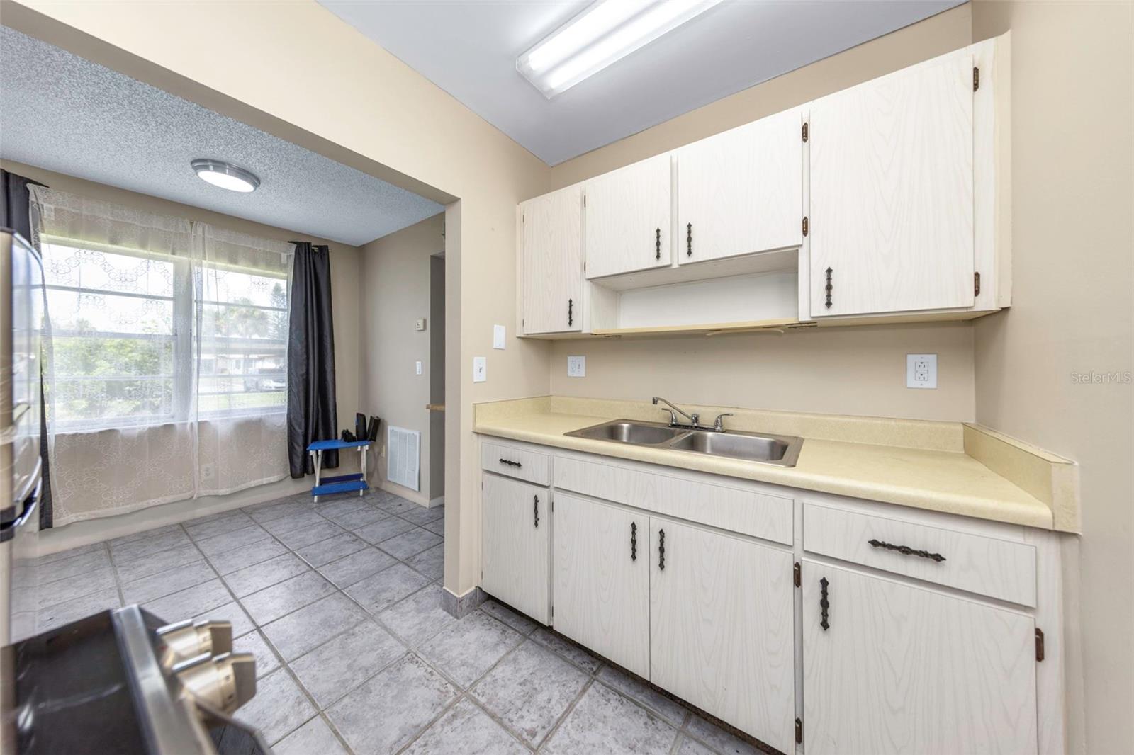 HILL CREST VILLAS - Residential