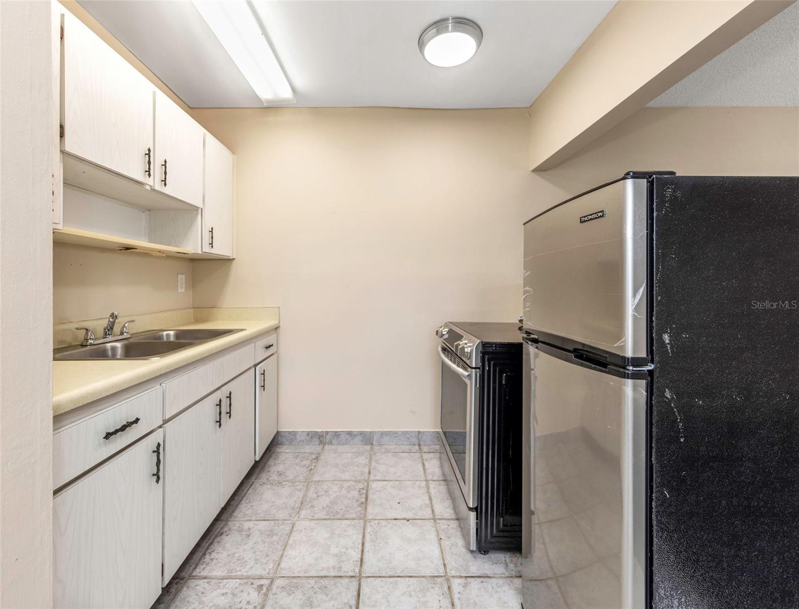 HILL CREST VILLAS - Residential